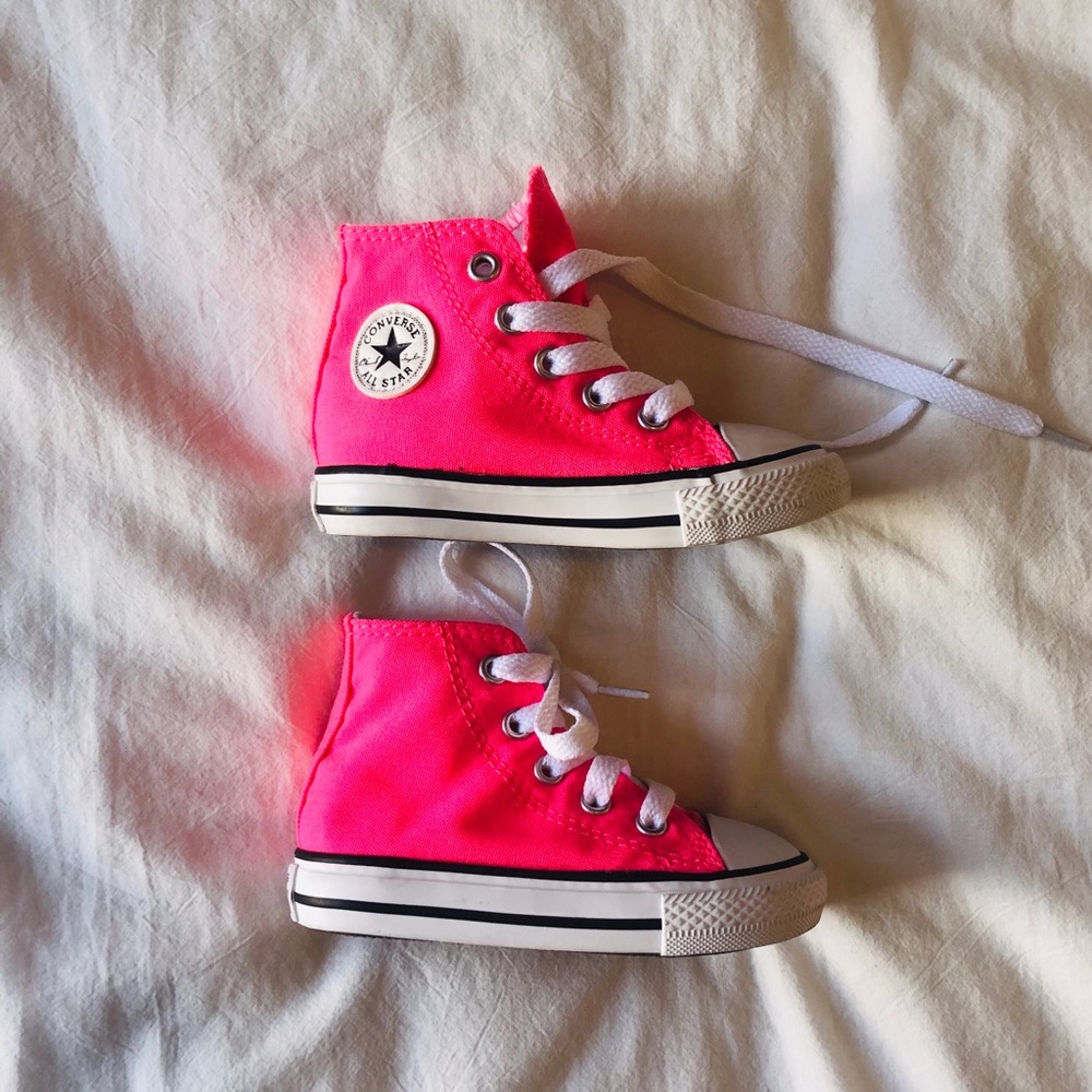 NEW Toddler Pink high-top Converse - size 5